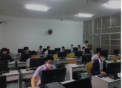 Hình ảnh học sinh thi vòng sơ khảo tại Trường THPT chuyên Lê Quý Đôn Đà Nẵng
