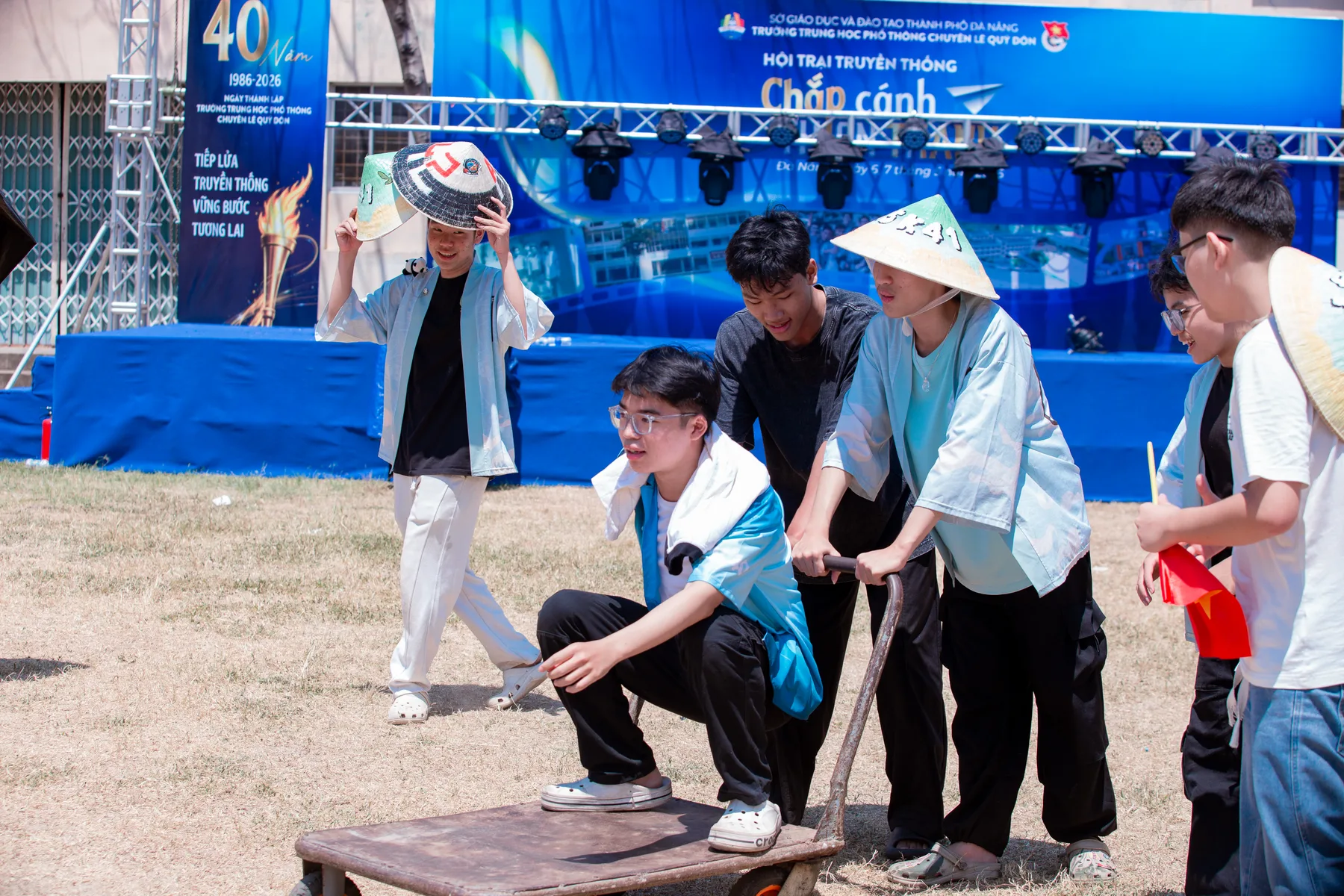 Học sinh trong hoạt động kỷ niệm 40 năm