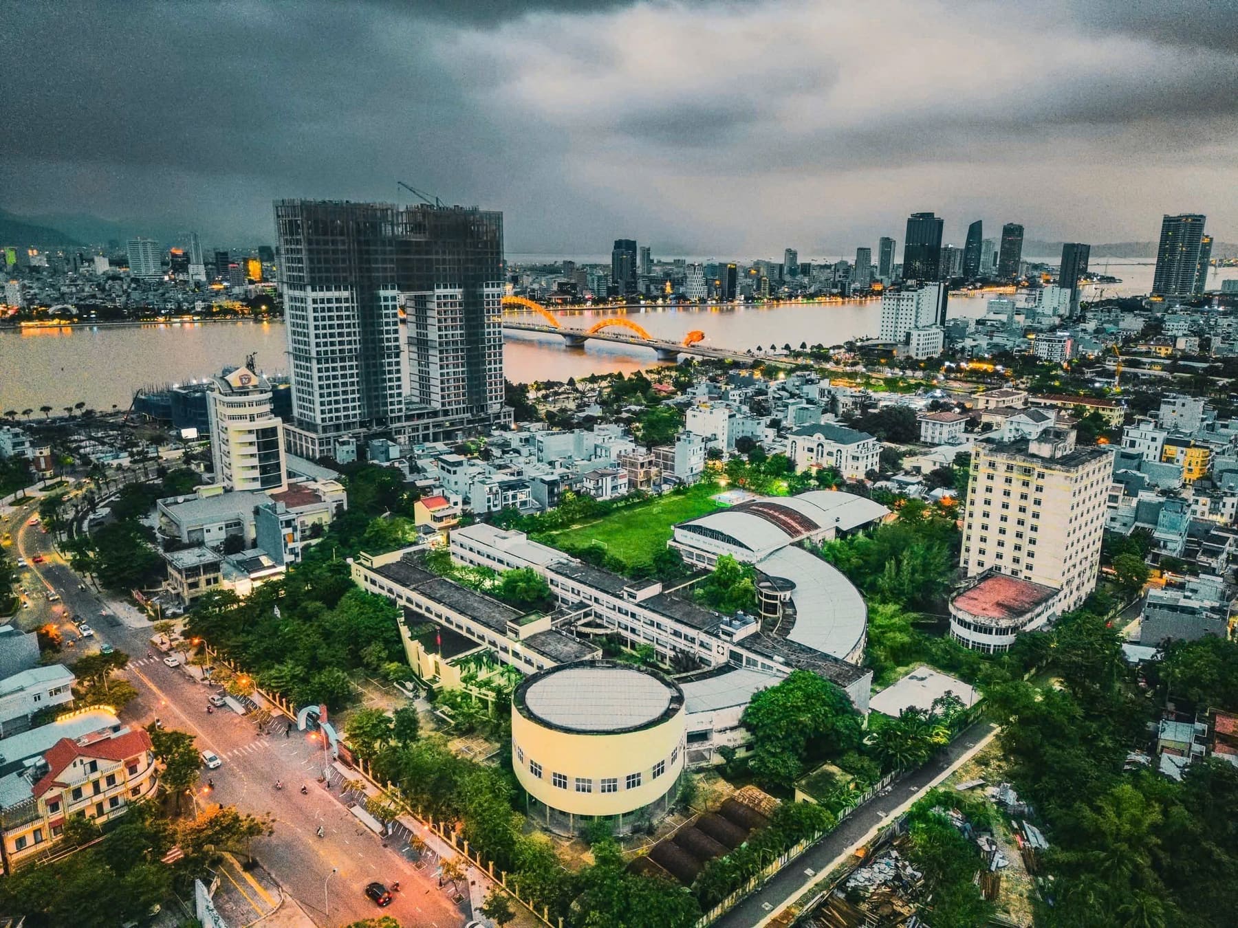 Cổng Trường THPT chuyên Lê Quý Đôn Đà Nẵng