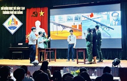 Học sinh lớp 11D1 sân khấu hóa cuộc đời GS. Trần Đại Nghĩa: Bài học sâu sắc về trí tuệ và lòng yêu nước
