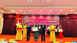 Trường THPT chuyên Lê Quý Đôn vinh dự đón nhận bằng khen của Bộ trưởng Bộ giáo dục và đào tạo về thành tích xuất sắc trong công tác bồi dưỡng học sinh giỏi quốc tế năm 2025