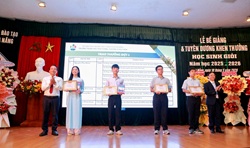 Trường THPT chuyên Lê Quý Đôn khen thưởng học sinh giỏi năm học 2025 - 2026
