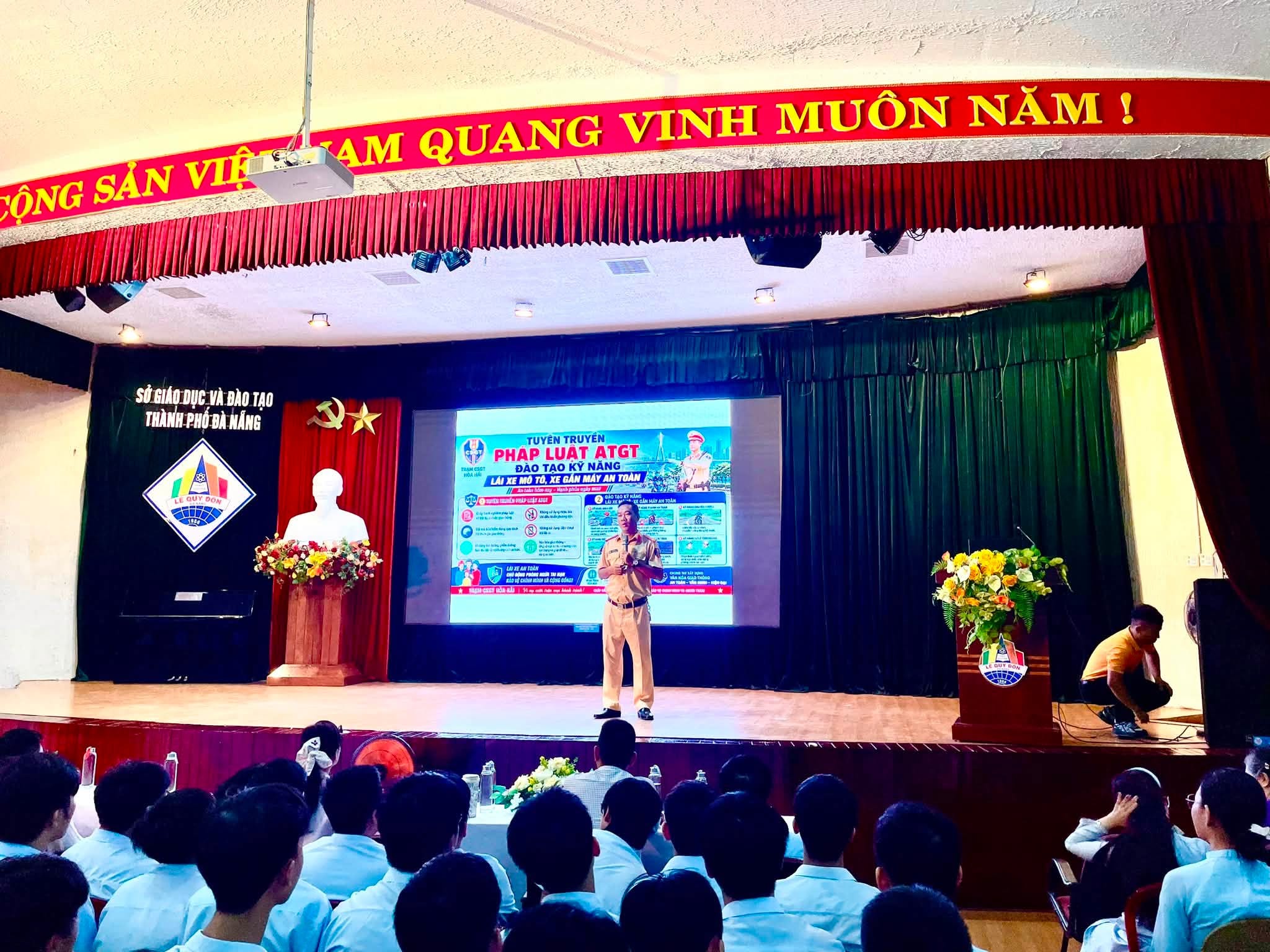 Trường THPT chuyên Lê Quý Đôn tổ chức hoạt động trải nghiệm, hướng nghiệp: "Tuyên truyền, giáo dục an toàn giao thông trong trường học năm học 2026–2027"